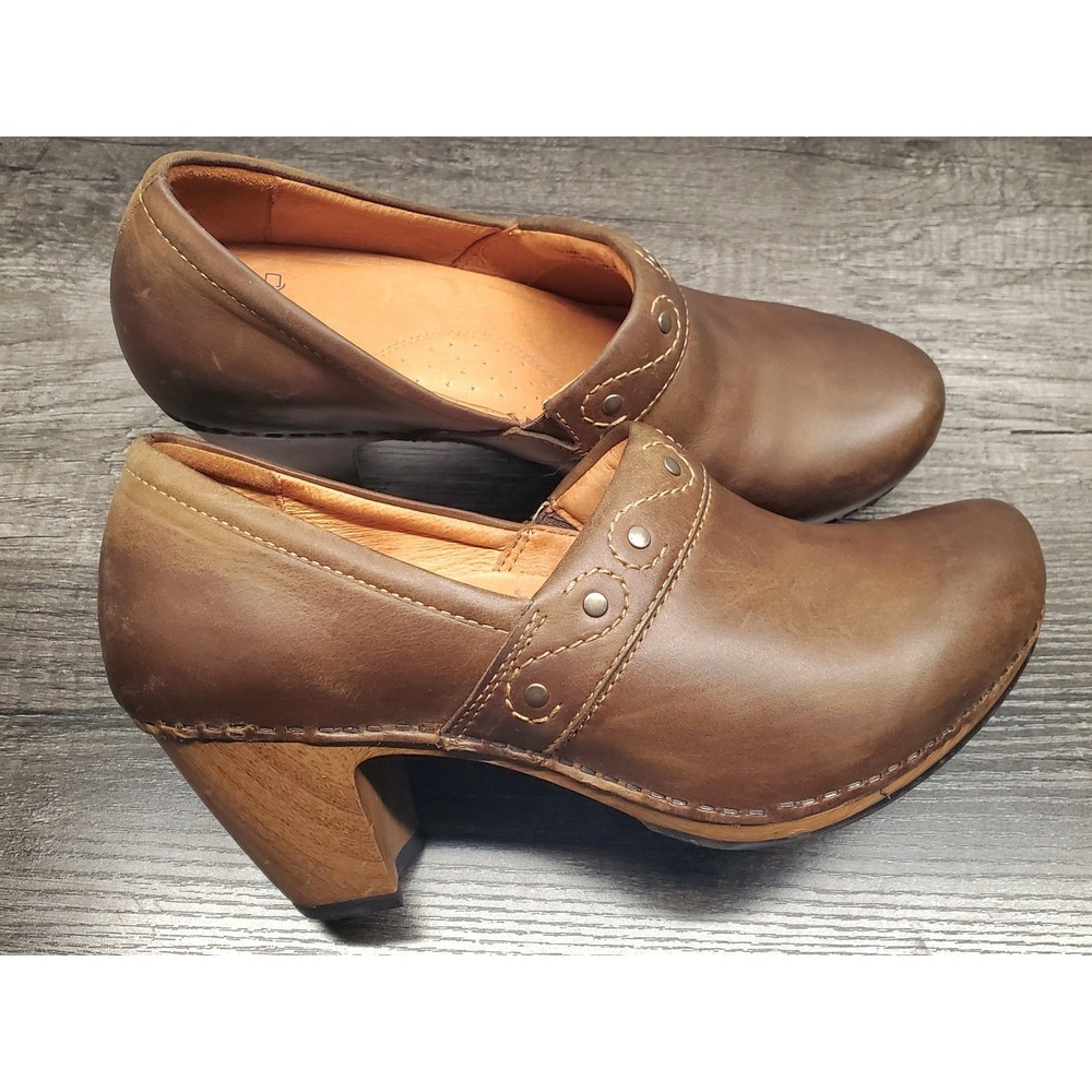 Dansko Riki Clogs Womens 39 (8.5 US) Brown Leather Block Heeled Clogs Studded